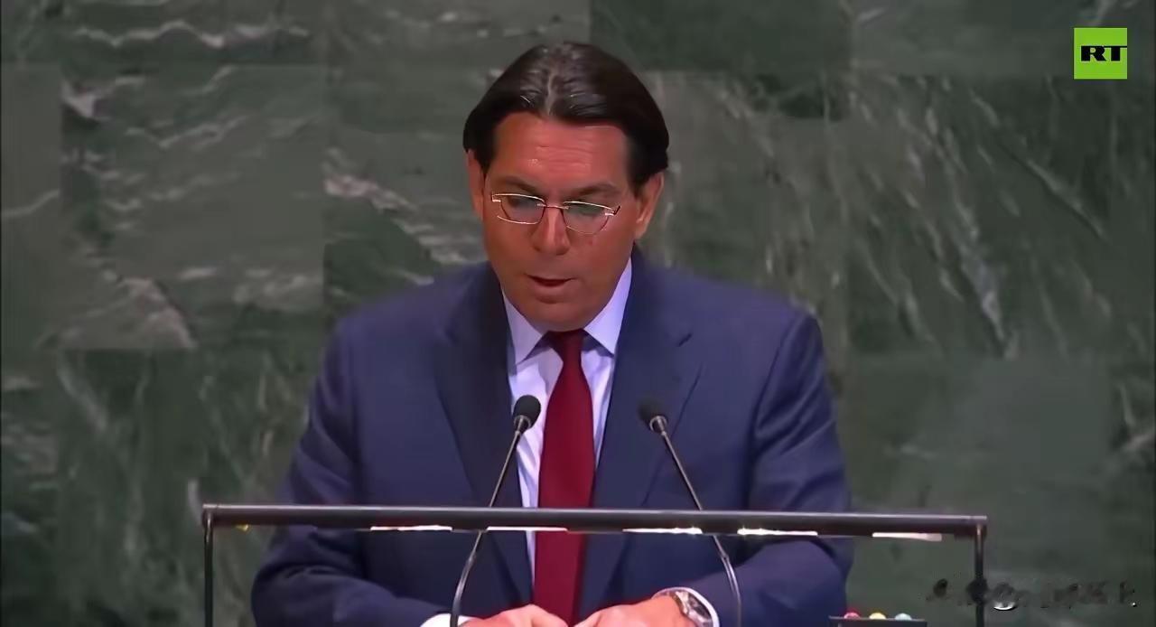 以色列这次是真的急眼了。在4月18日的联合国大会紧急会议上，以色列代表当着193