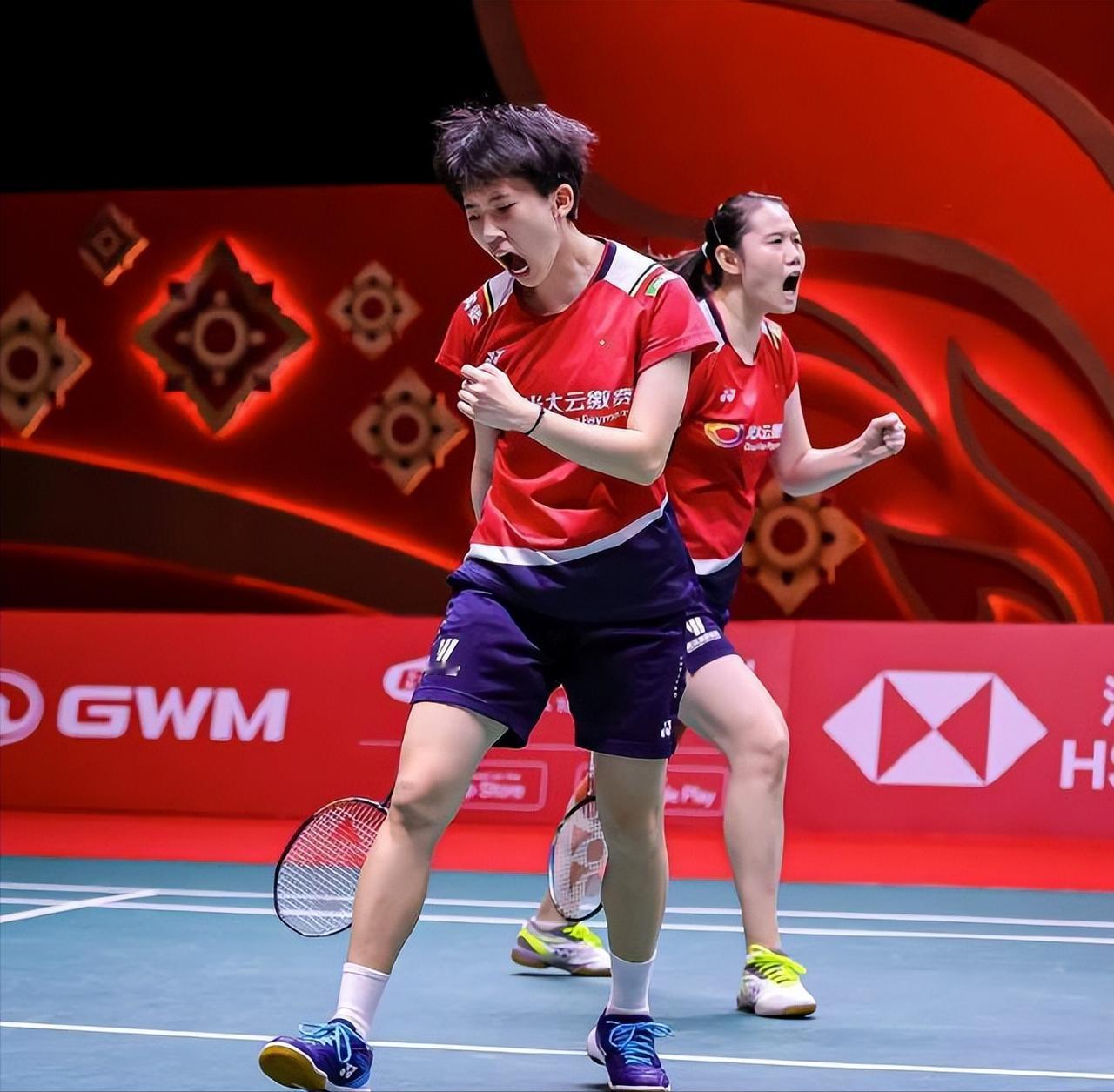 #记录我的2024#张殊贤/郑雨顺利晋级。
全英羽毛球公开赛，女双首轮，国羽组合