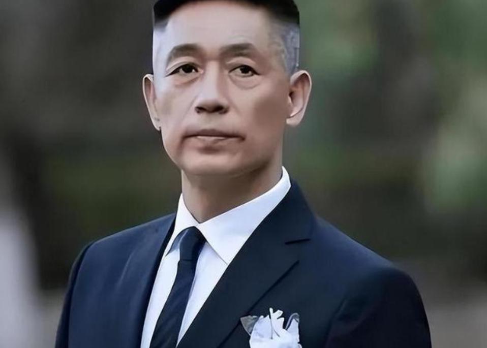 和丛珊离婚后，男神主持人再娶圈外人为妻，如今定居北京儿女双全
娱乐