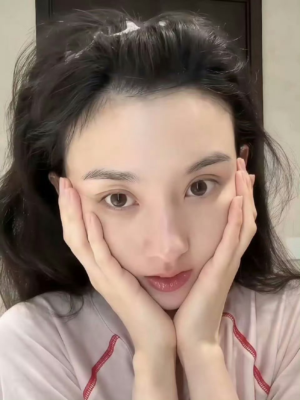 宋祖儿纯素颜宋祖儿的素颜状态真是绝了，这皮肤这气质，太美了