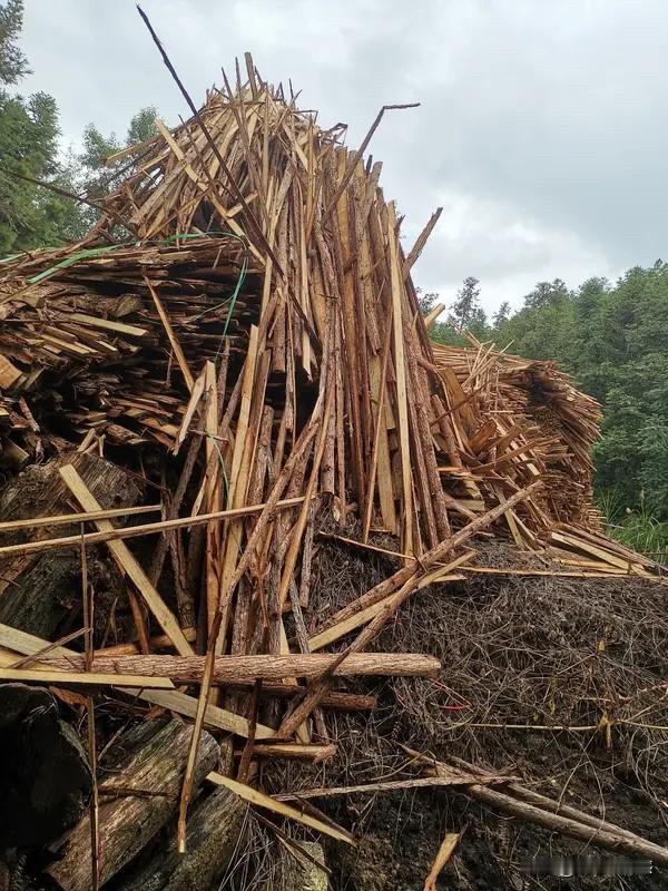 上联：春播千亩稻；诚邀下联秋割万捆柴。