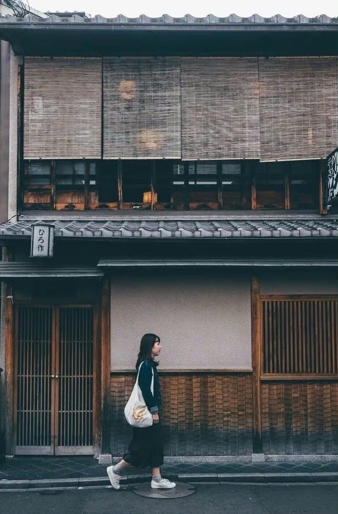 犯不着千辛万苦求新，无论衣服还是朋友。——梭罗《瓦尔登湖》 ​​​