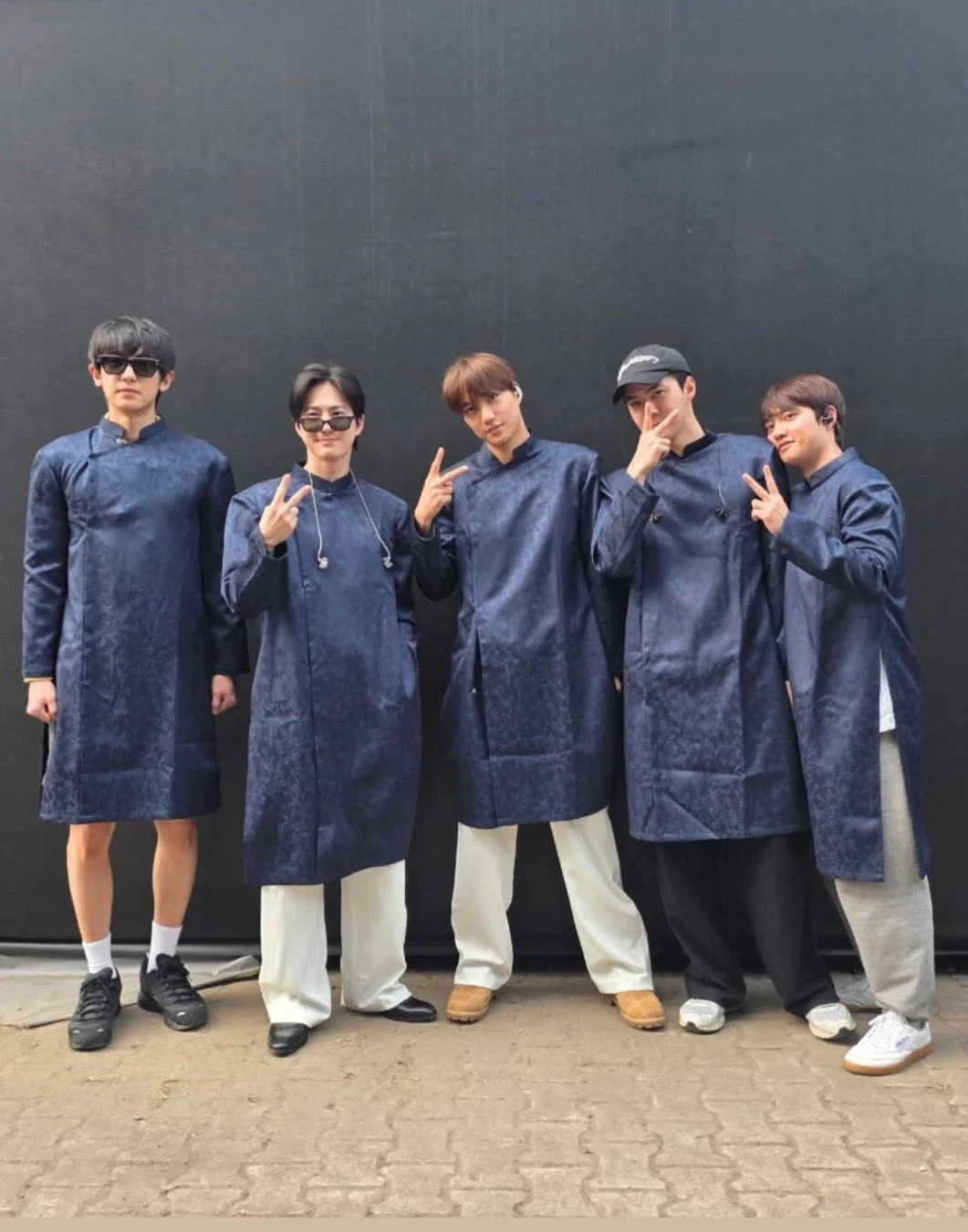 昨天在越南气温32度(体感温度35度)的高温下也完美结束舞台的EXO 