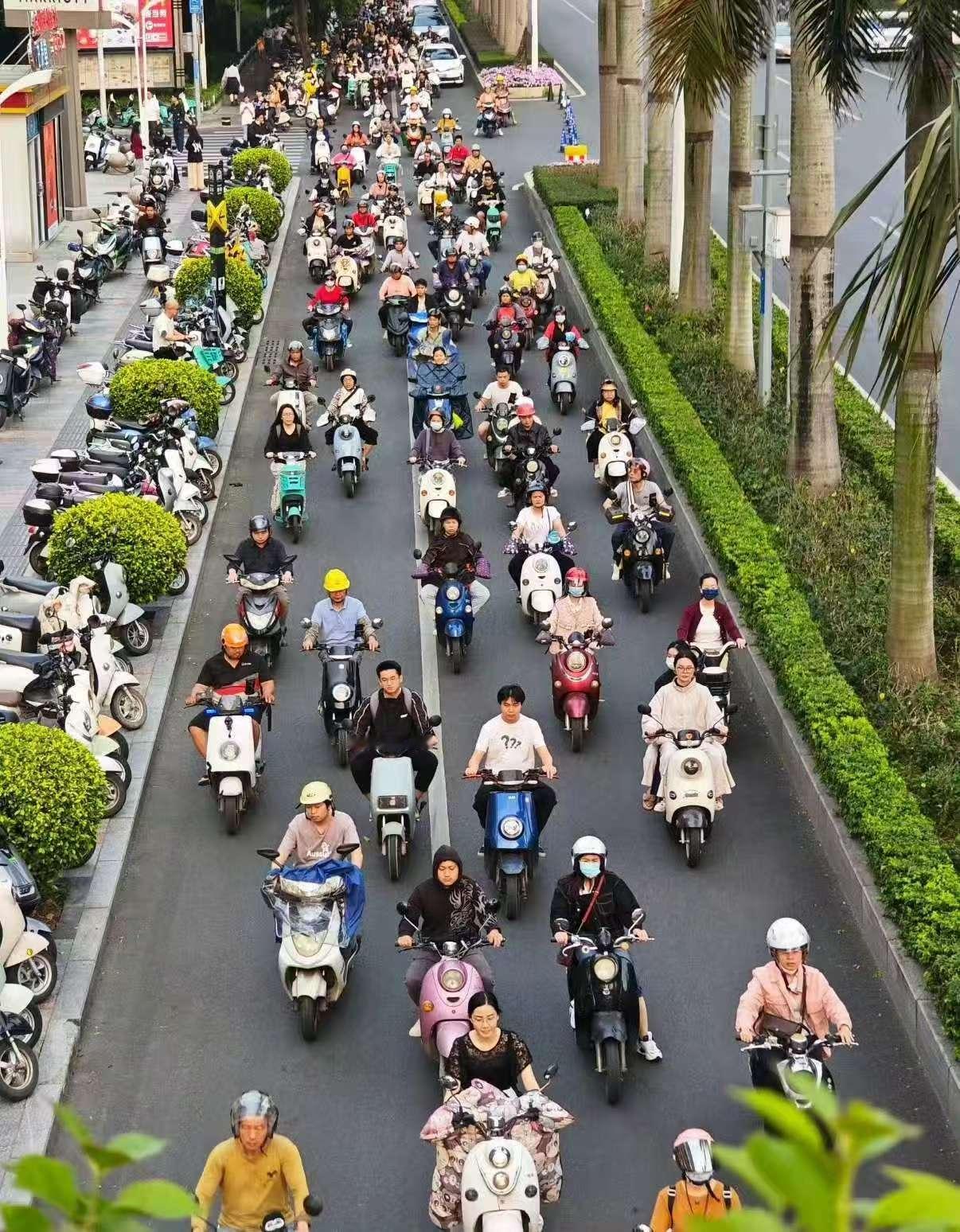南方人能做到真正的人车合一南方没有宽阔大马路的先天优势，却练就一身顶尖驾驶本事。