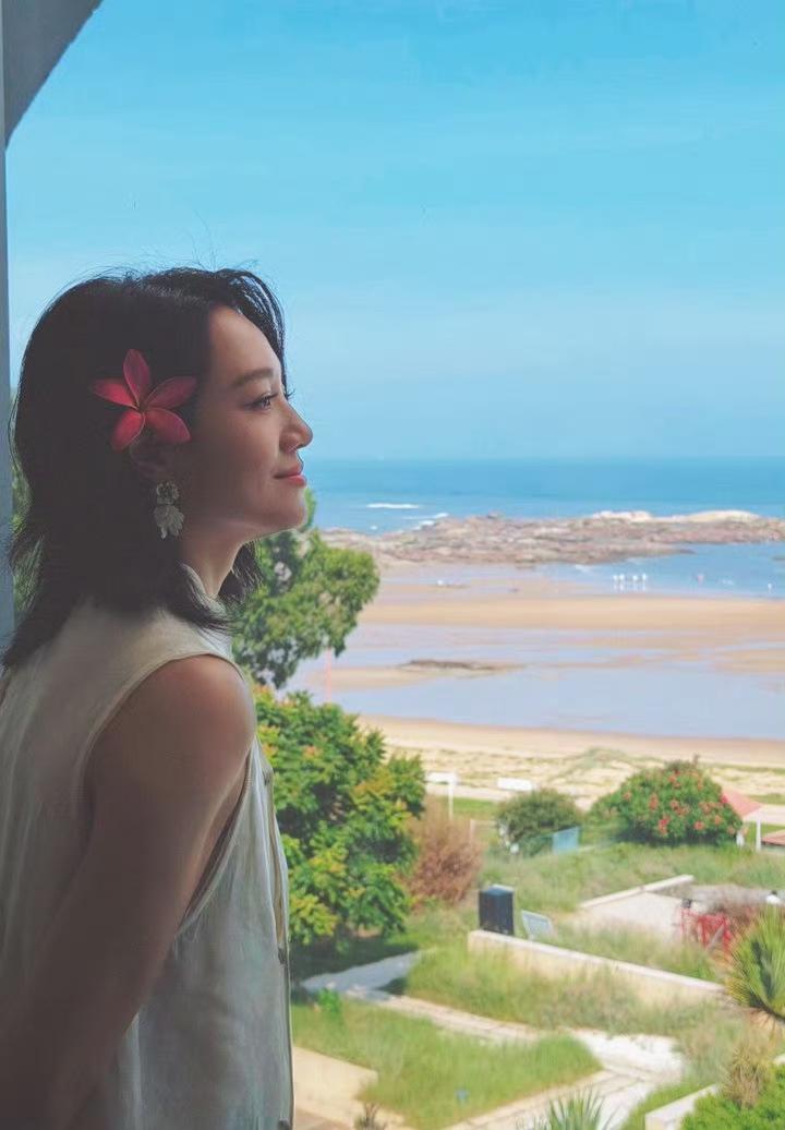 朱丹问：望着海洋，你会想到什么……

我想到了神龟，也想到了生命，还想到了一些往
