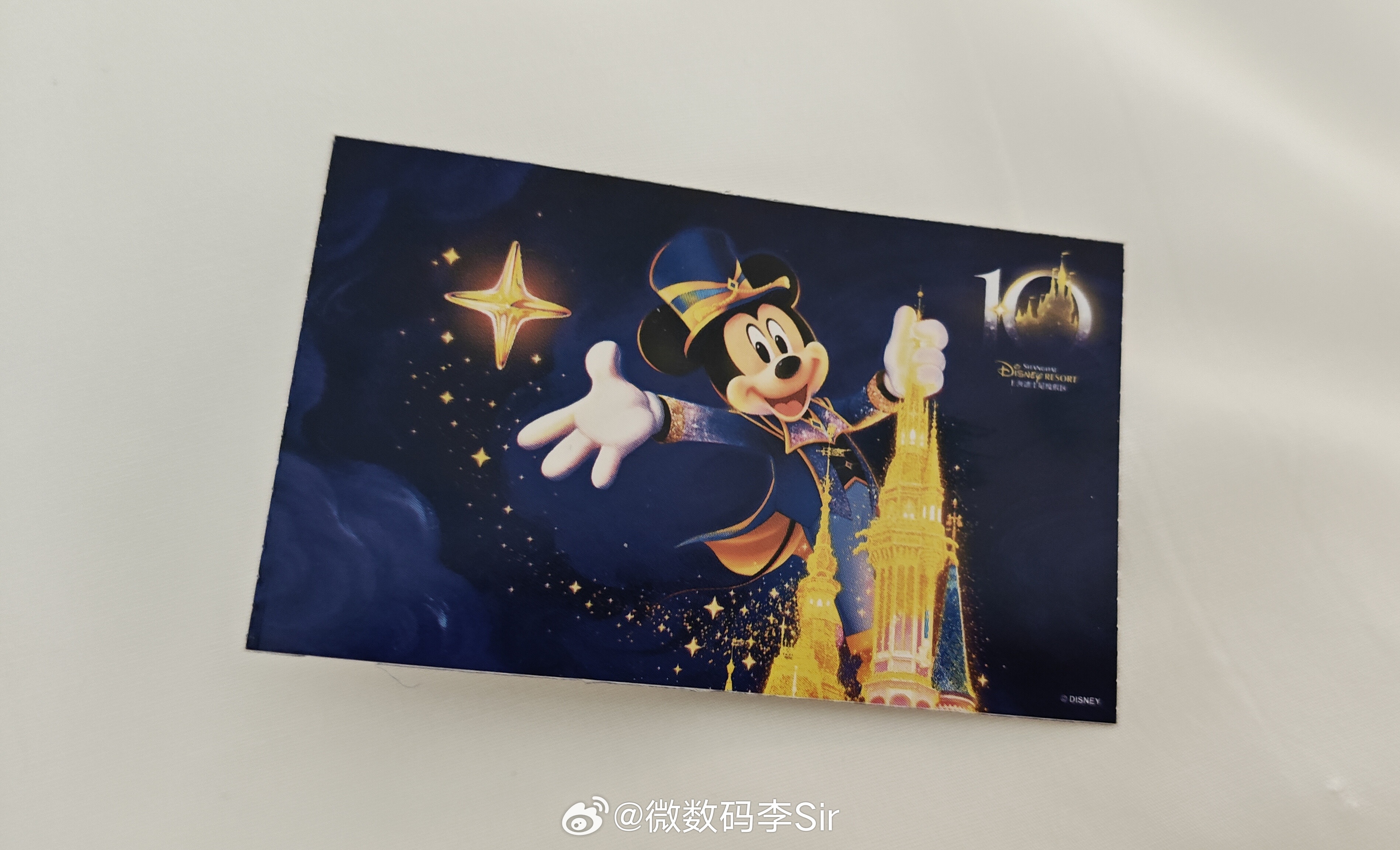 追觅奇妙夜 奔赴一场追觅奇妙夜今晚，只做被世界宠坏的小孩在迪士尼的星光下不见不散
