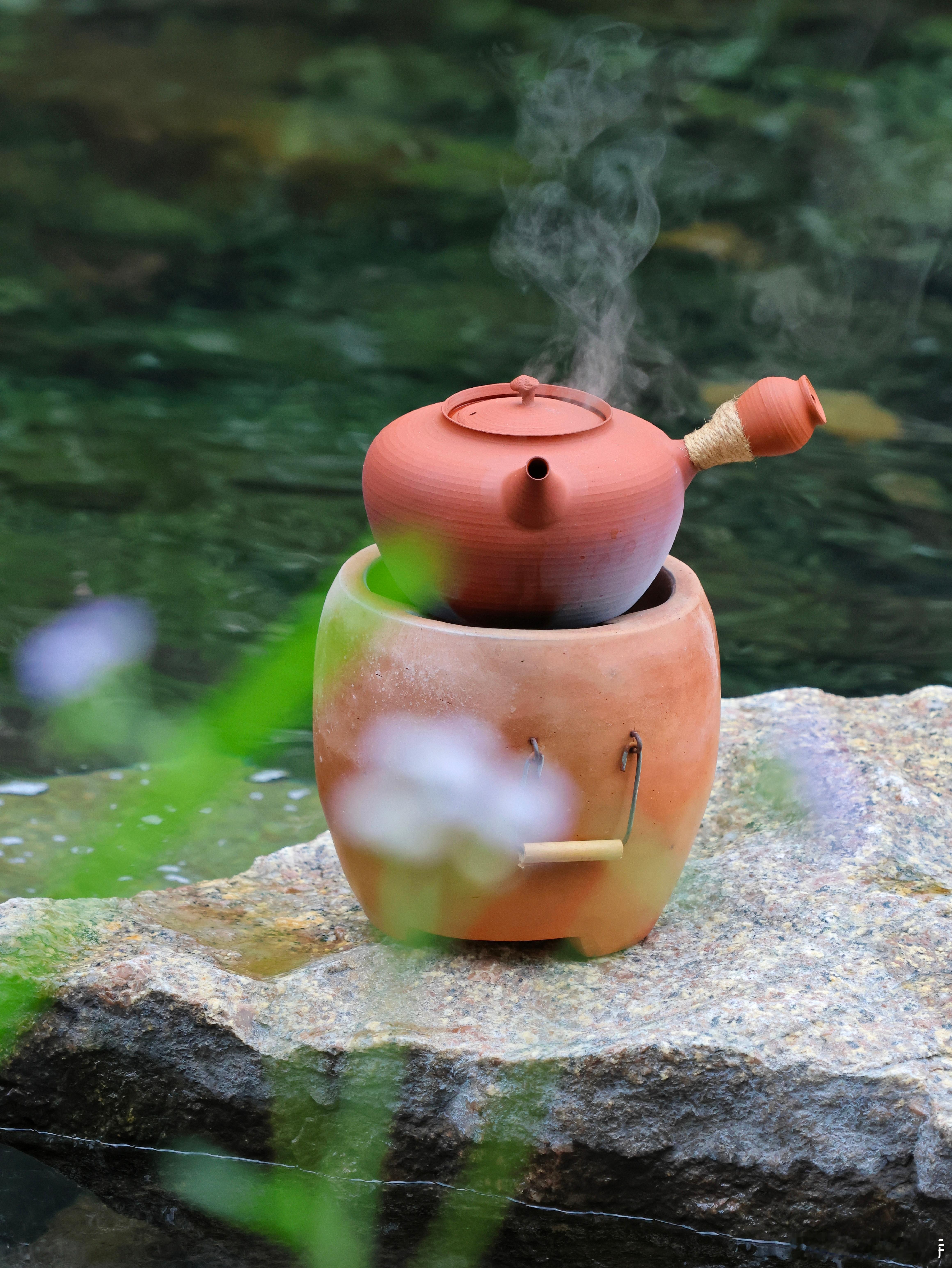 普通人安安静静的生活就好，企图多了，你会觉得人间不值得。 