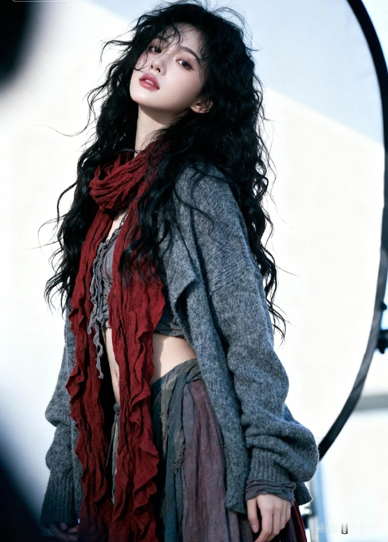 如果用你待我的方式待你，
你恐怕早就转身离开了。
 
亲情、友情、爱情，
都藏着