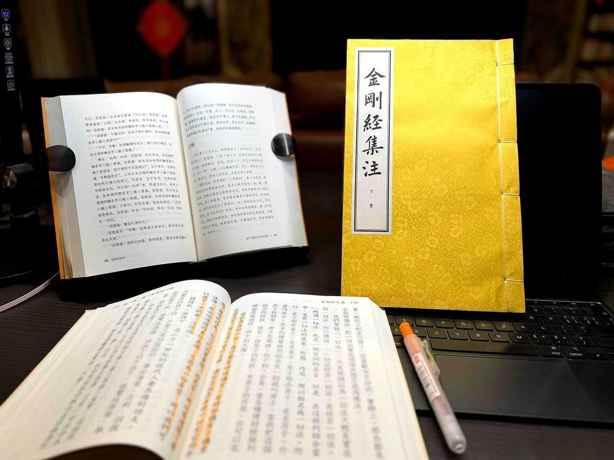 一大早，就看见几个人跑来留言，说我讲《金刚经》，是“依文解义”。
哈哈哈哈哈哈。