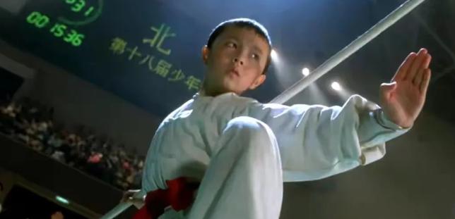 [啤酒]1994年，拍完《赤子威龙》后，周润发拿出5000块钱，递给谢苗，劝他说