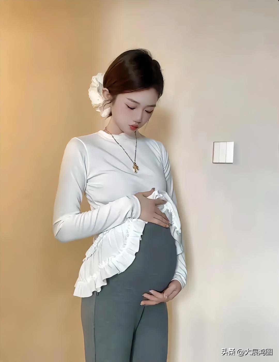 温柔孕妈穿搭指南，简约优雅，尽显孕味之美。