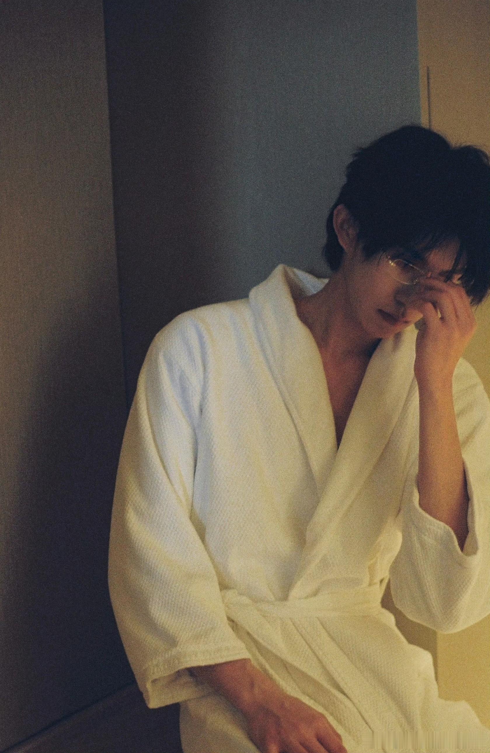 谁教张集骏用这张脸演狐狸精的谁懂啊！张集骏简直是天选男狐狸🦊高冷又勾人、撩人而