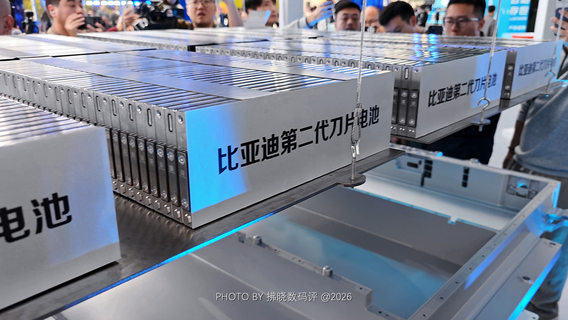 · 500次闪充循环后，边闪充边针刺：电池不起火不爆炸，无烟、无明火。· 同时触