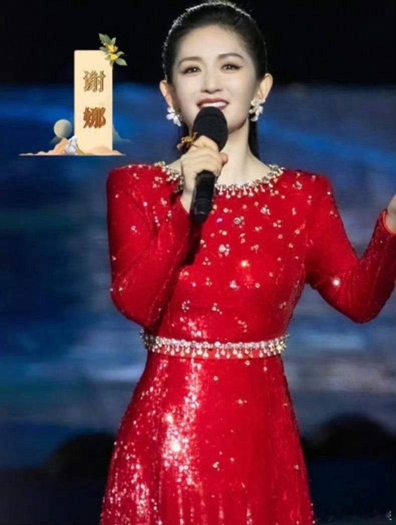 盘点谢娜主持过的神级舞台谁能想到曾经的综艺开心果，如今能稳稳扛起国家级晚会的主持