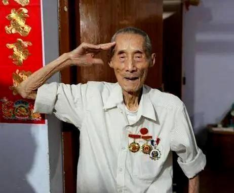 1942年，黄士伟奉命埋雷阻击日军，可地雷却总被敌人轻松排掉，这时他突然产生一个