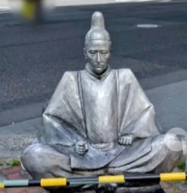 日本丰臣秀吉雕像头被拧下毁了

日本名古屋电视台12月25日报道，爱知县名古屋市
