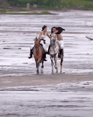 1 天呐！这恩爱秀的，代价有点大了吧。[震惊]
2 这“死手”一闹，这下可能哄不