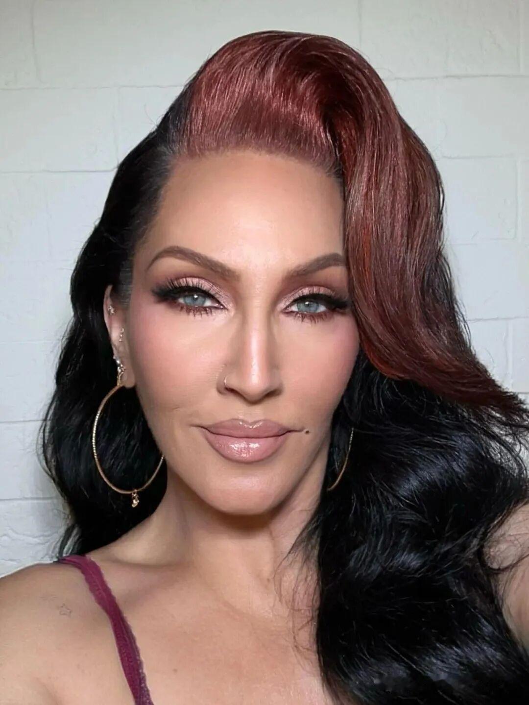 57岁电视女星 Michelle Visage（米歇尔·维萨奇）发布最新自拍，脸