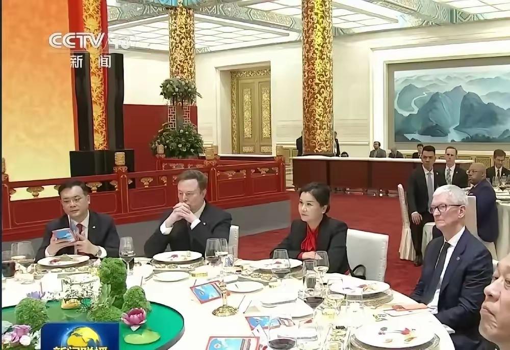 昨天的国宴，一张照片刷屏，引发全网极大的关注，不是特朗普总统和特朗普总统的儿子儿