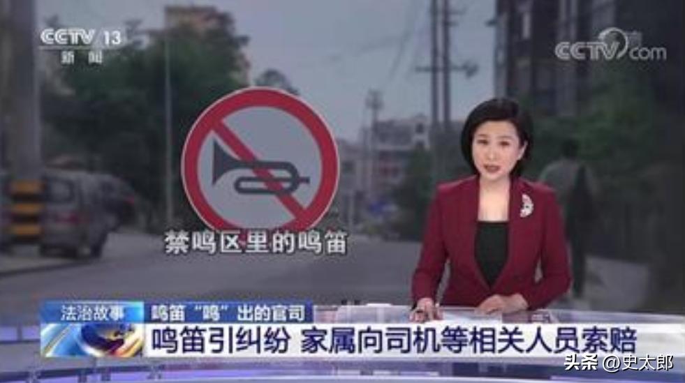2018年，重庆万州一大爷过马路，一司机鸣笛，提醒老人注意，结果老头倒地不起，当