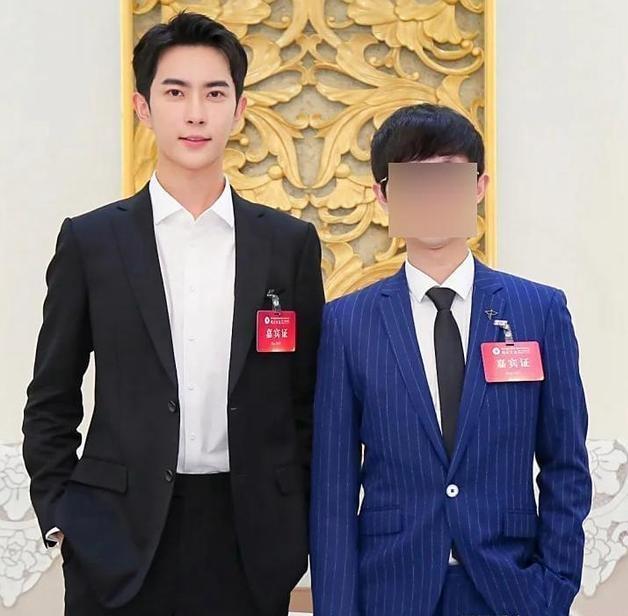于朦胧的磁场非常强大，不是因为他长得比美女还要好看，也不是他多才多艺，而是他的人