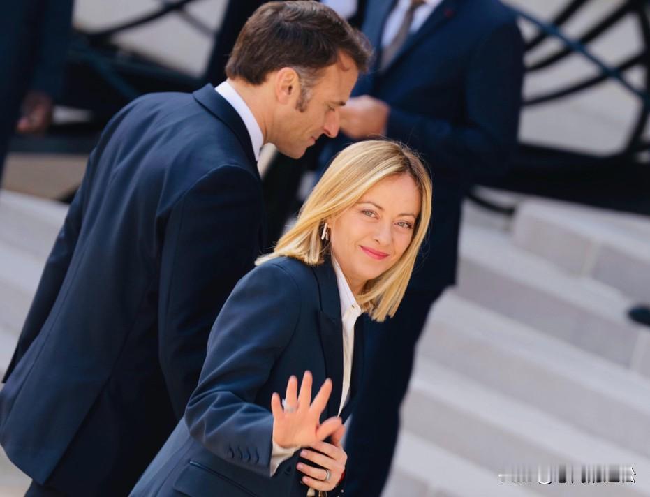 还以为欧盟很团结！还是存在私下开小会，没有被邀请的国家只能自嘲被光荣的孤立！
欧