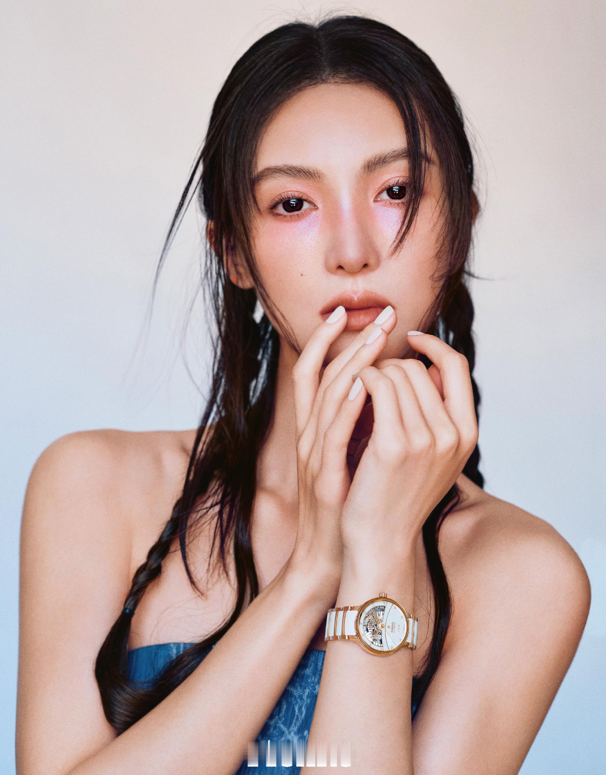 #金晨最新高定##金晨又穿高定了# 金晨身着高定，如璀璨星辰，闪耀夺目！ ​​​