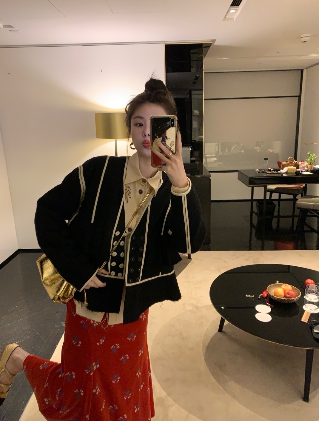 做衣服就跟搞实验一样 我自己包括开发团队都是一个比一个较真 做个样子都不行 必须