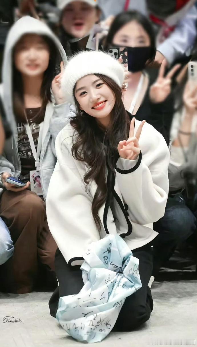 卢昱晓是有多着急回应粉丝卢昱晓着急回应粉丝卢昱晓回应跪下和粉丝合照 卢昱晓着急回