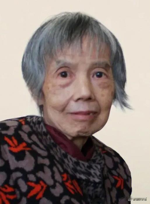 “英雄战死无人问，戏子减肥天下知！”这个娱乐至死的年代里，又有多少人知晓这位女英