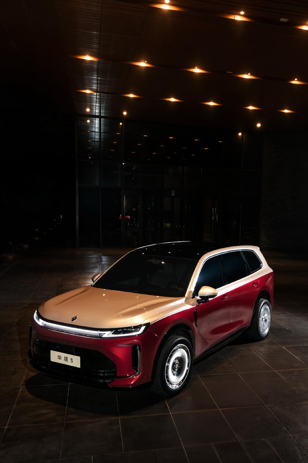 【迈巴赫同款双拼车身加持，华境S炽焰鎏金色官图发布】日前，上汽通用五菱与华为深化