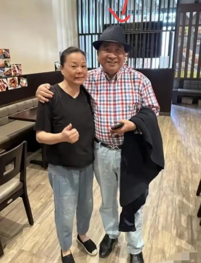 看到这张照片，真的感觉时间过得太快了，当初的年轻小伙，现在已经七十五岁了！当年辉