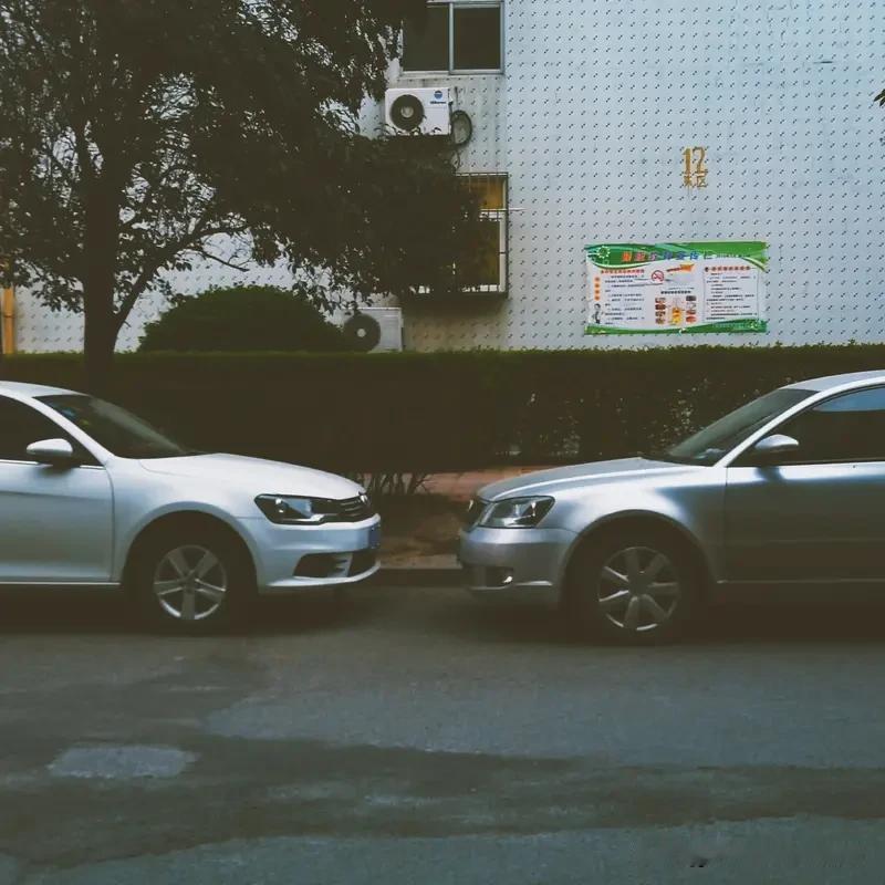 教育反思录（967）
中考出分了
家长们一定要记住
不把拿自己的孩子和别人的孩子
