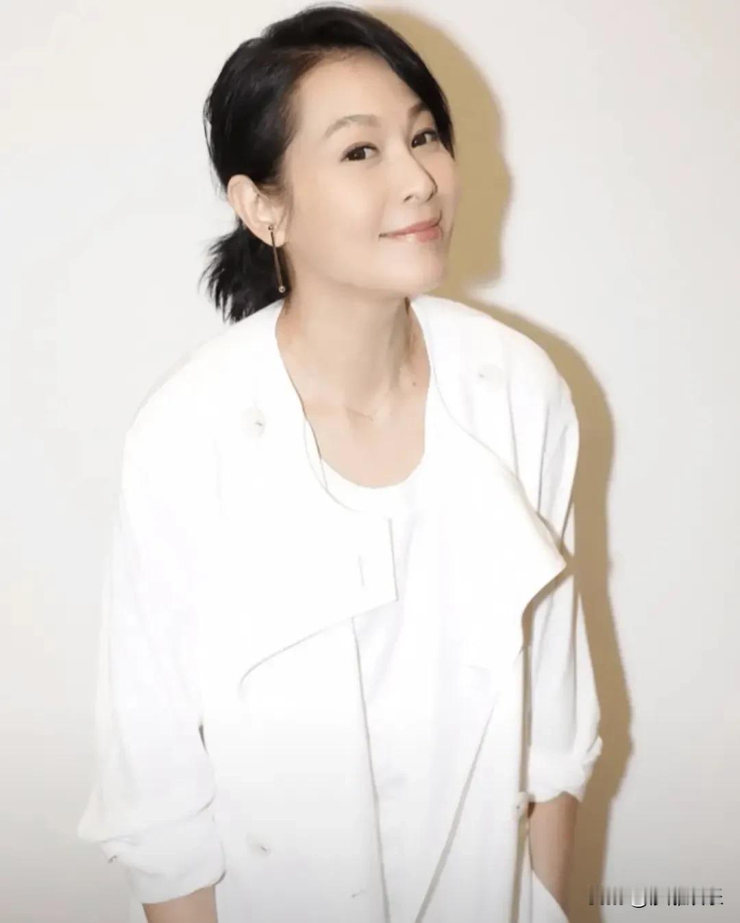 刘若英，把教练给整不会了[泪奔]！


9月3日，刘若英在社交平台甩出一段健身视