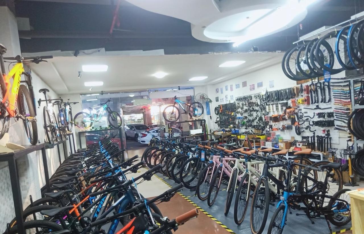 自行车行业落幕了？

去年吃饭都没时间经常忙到过饭点，今年经常一整天一个人都没有