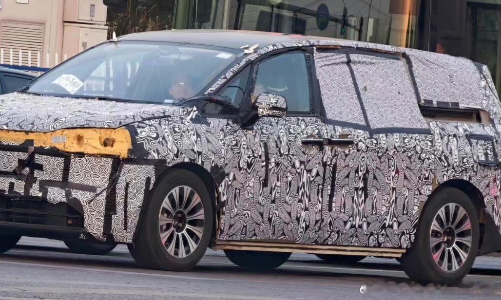 彭磊说的北京车展享界有新货难道是硬派和MPV？ 