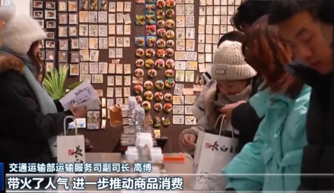 马年开新局
 
马年新春，神州大地活力满溢！都市高楼林立，现代化建设蹄疾步稳；文