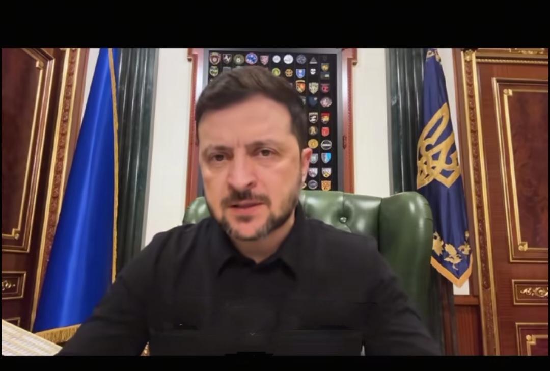 泽连斯基将宣布辞职。
据来自乌克兰消息透露，泽连斯基将在新年夜发表重要讲话并宣布