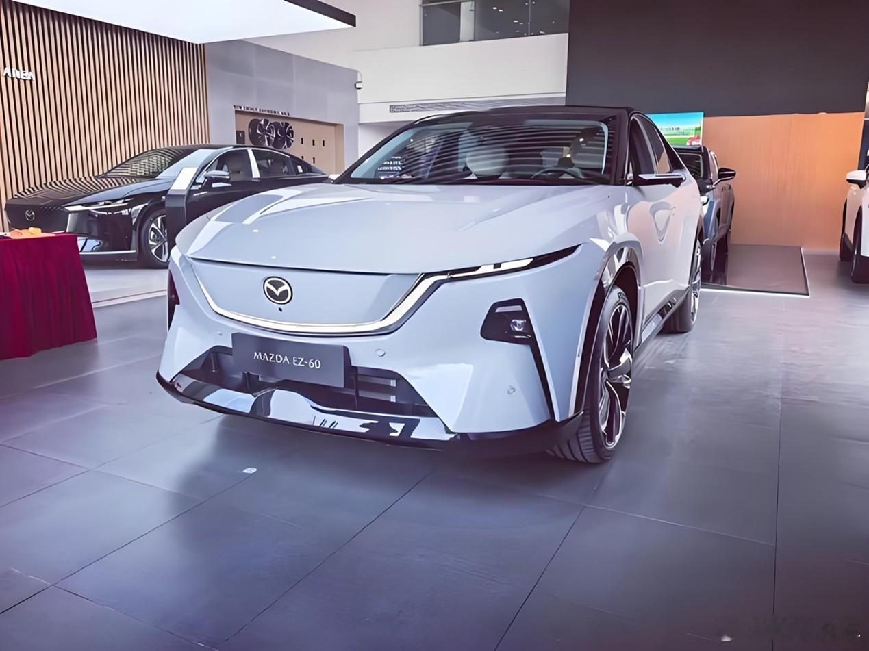 中型SUV 11.99万起，6块大屏+百公里油耗不到6L，马自达要掀桌子？马自达