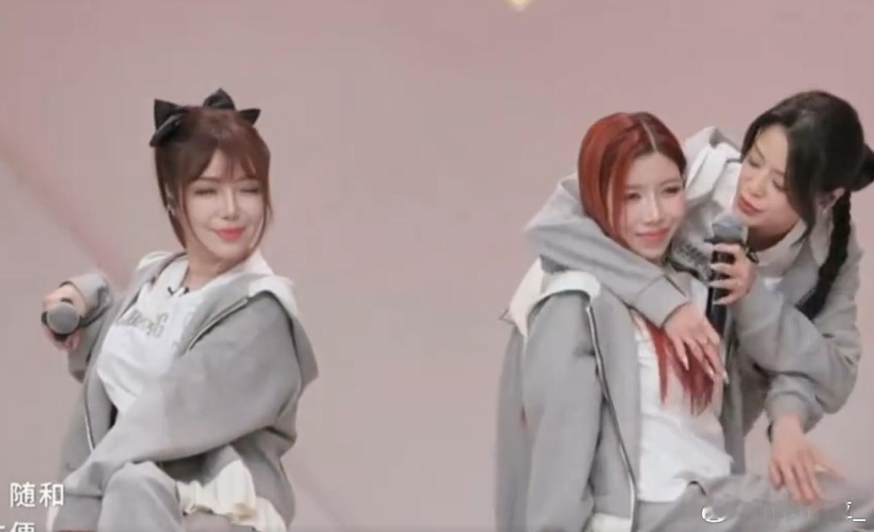 大艺术家 不敢听 中文唱得最标准的居然是里面的越南人...觉得压力大的时候可以想