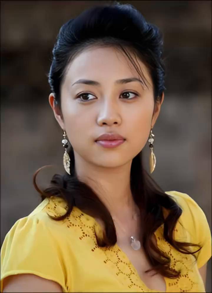 她当年凭父母爱情里的角色圈粉无数，那部剧火到家家都在看。她把人物刻画得细腻又生动