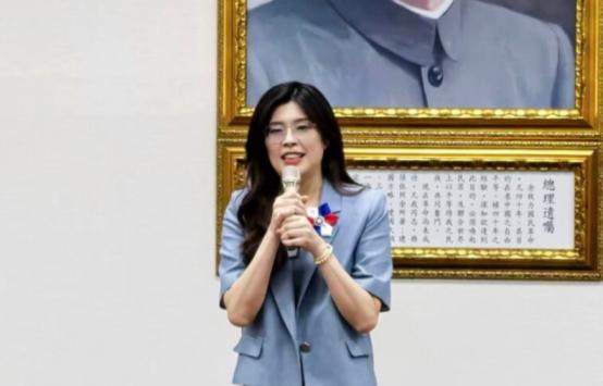 全体台胞收到国台办邀请，两岸统一之时，即可从台湾自驾直达北京
 
国民党主席郑丽