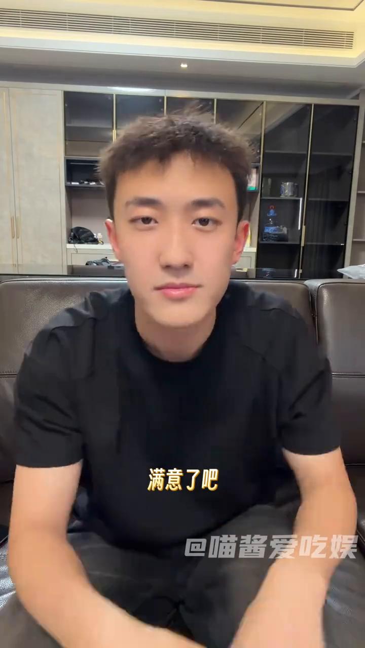全网进入刘一朵时代。
全网进入偶遇刘一朵时代。故事的起因是刘一朵突发恶疾去医院看
