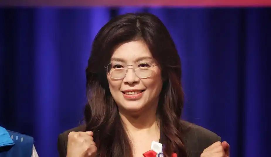 郑丽文为何被称为“两岸破冰者”中国国民党主席郑丽文始终坚定秉持“一个中国”立场，