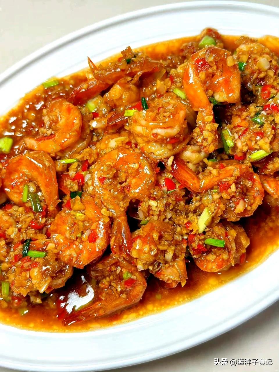 #中秋假期生活记录#🥘蒜蓉大虾，好吃到停不下来！😋

宝子们，大虾这样做我能