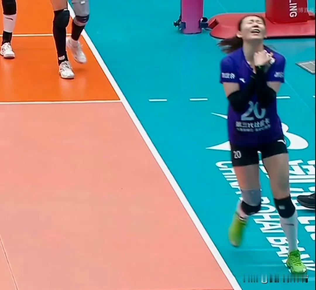 王艺竹伤病归来，首秀就拿了全场最高的25分！5局47扣21中3拦1发，对于受重伤