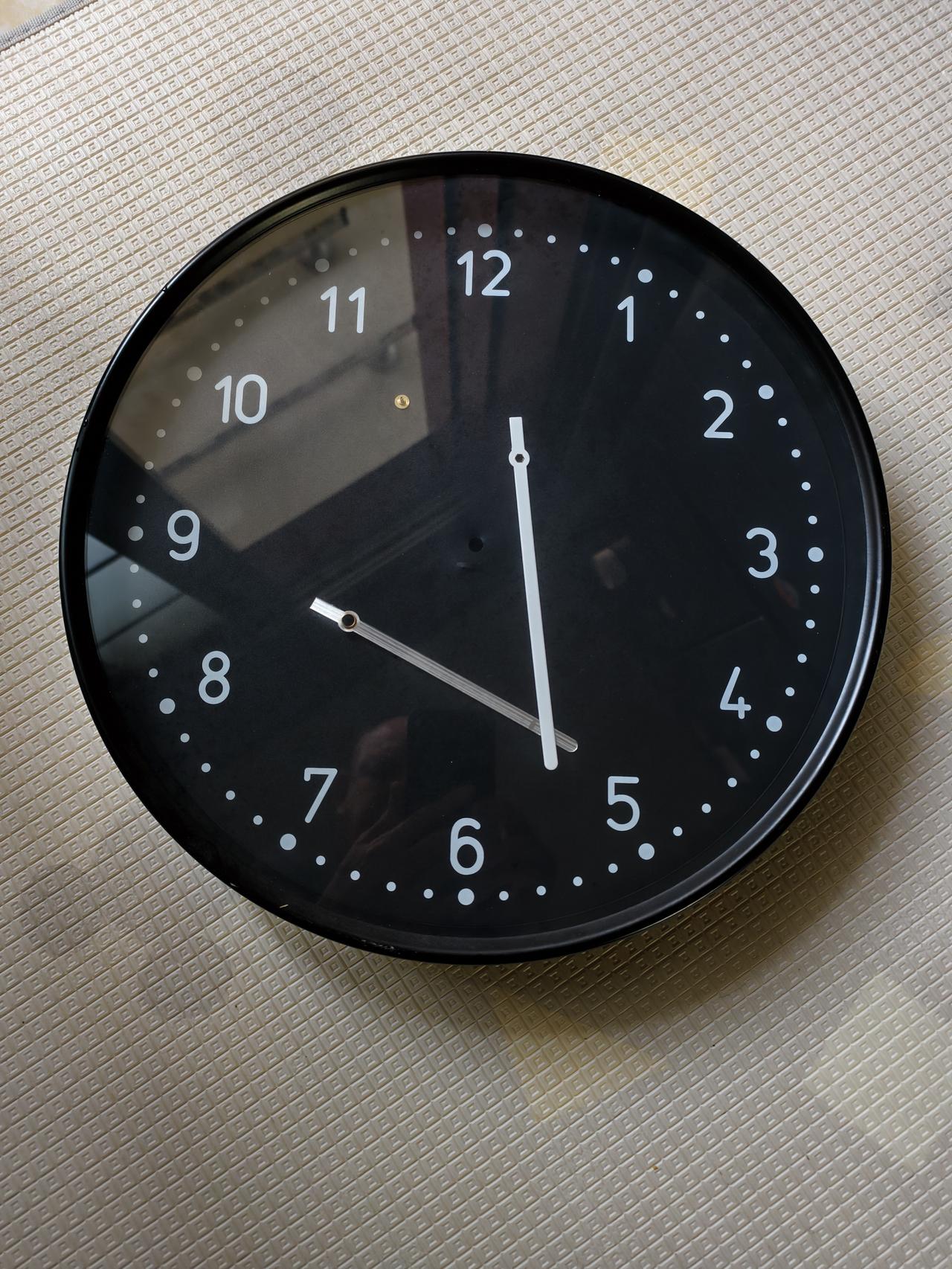 这是陪伴了我们13年的钟表，今日（5月8日）“寿终正寝”，不得不说再见！
旧的不