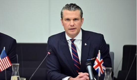 美国防长赫格塞斯最近一番话把全世界逗乐了：他咬定中国研发的六代战斗机全是“纸糊的