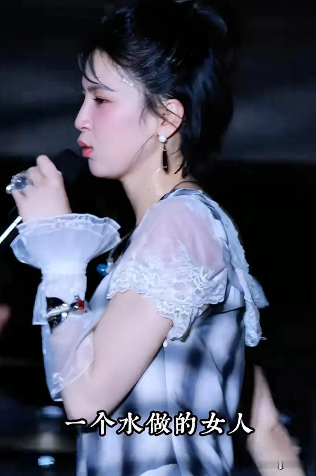 不得不相信女人真的是水做的。