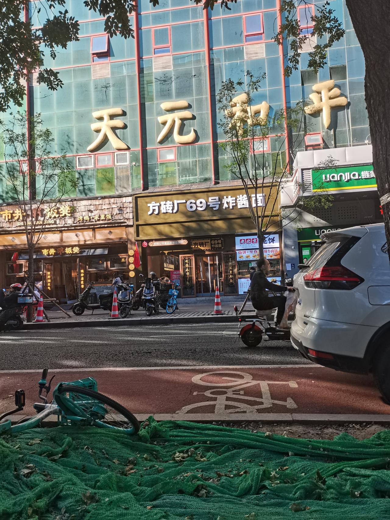 人怎样才能知足常乐生活中有许多的不如意，我们面对困难，要充满革命的乐观主义，知足